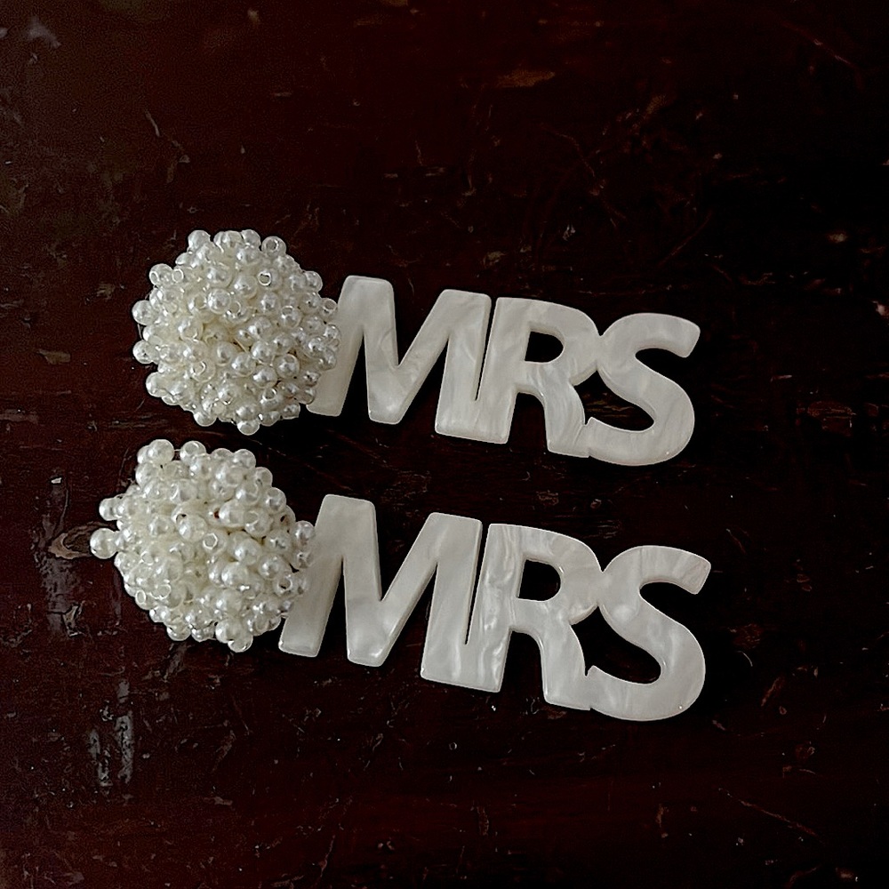 SWANK COMPANY MRS EARRINGS WITH PEARL POST
